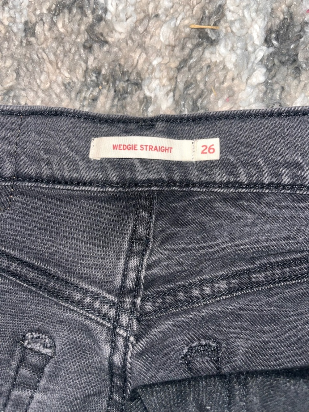 Levi's Women's Black Straight-Leg Jeans with Knee Distress size 26 28 - Picture 3 of 5